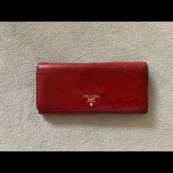 SOLD! ❤️ Prada Wallet Red Leather - Picture 1 of 7